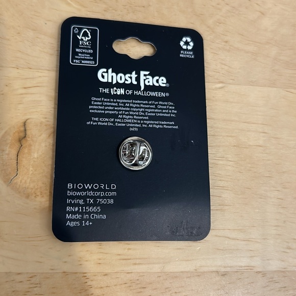 Scream Ghost Face Chibi Bundle: Enamel Pin and Crew Socks - Picture 11 of 16
